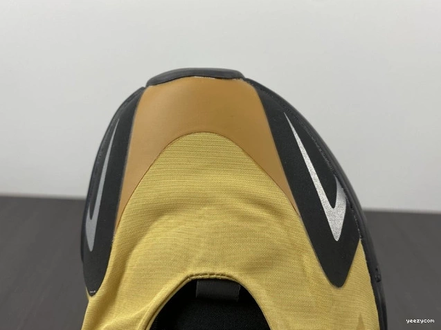Boost Flux' MNVN GZ0717 'Honey 700 Yeezy 0917